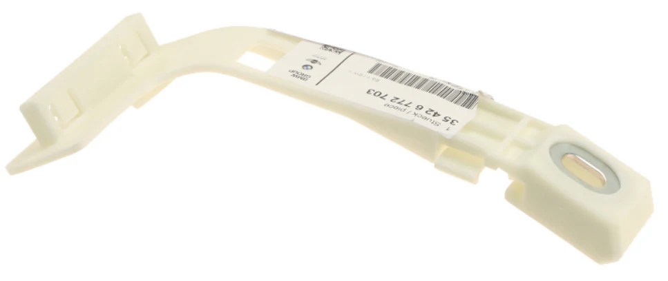 How does bmw accelerator attach to adaptor plate