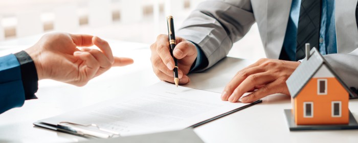 How much does a lawyer charge to transfer a deed