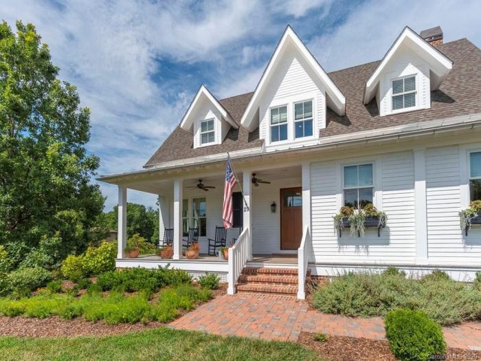 How much to build a simple house charlotte
