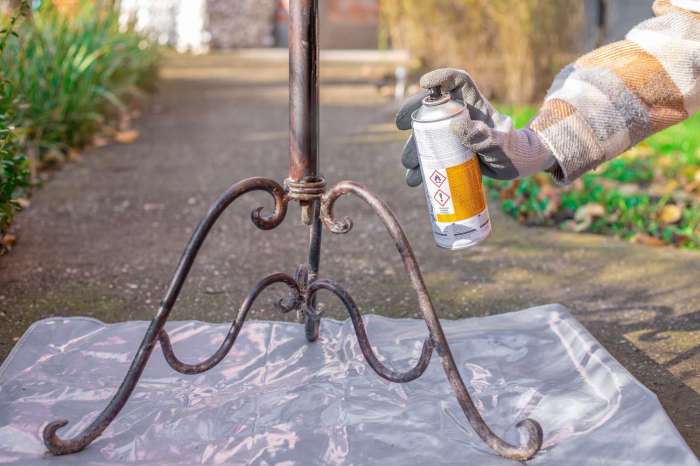 How to protect oil paint on metals