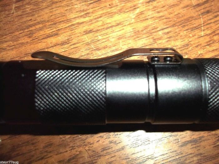 How to install batteries in ultrafire wf502b