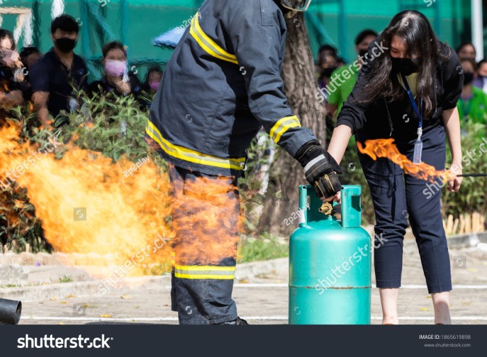 How to extigush gas fire