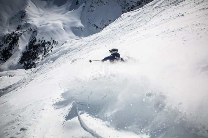 How much does it cost to rent skis