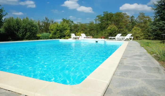 How to get sand out of a swimming pool