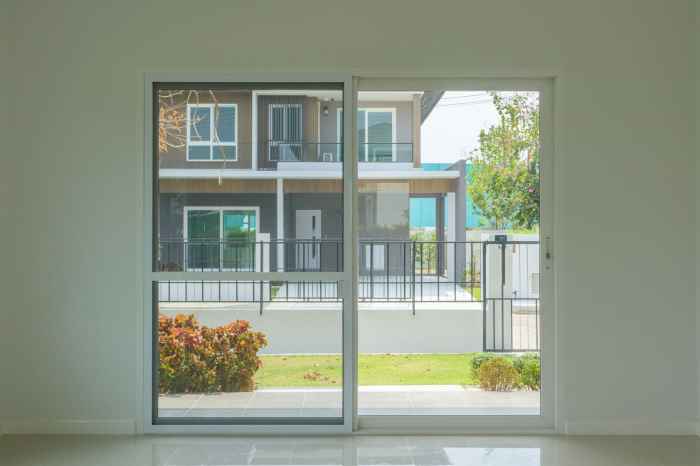 How to seal a sliding glass door