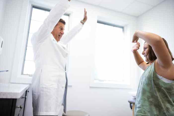How to tell if u have a torn rotator cuff