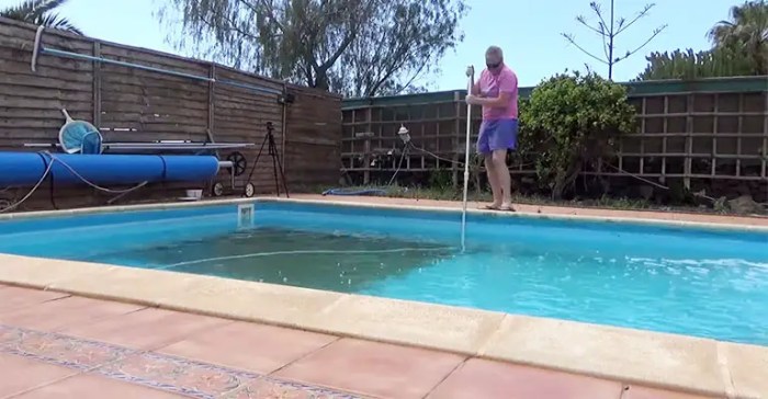 How to get dirt out of pool
