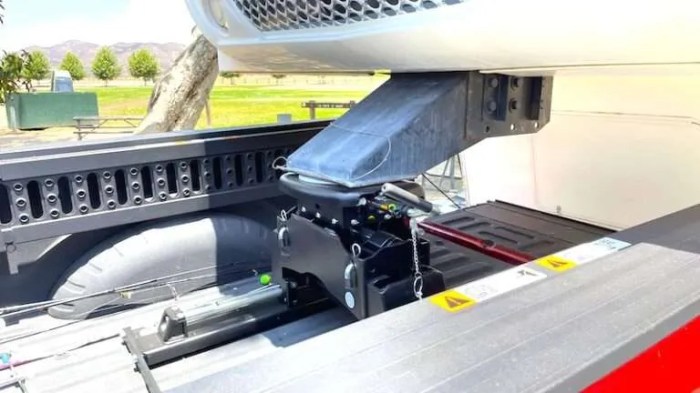 How to safely lift a 5th wheel camper