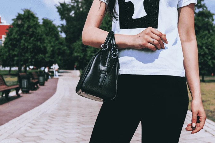 How to Tell if a Kate Spade Purse is Real