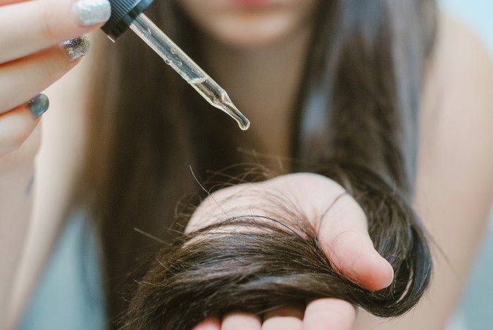 How long to keep oil in hair