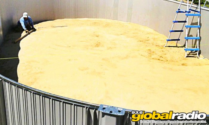 How to get sand out of a swimming pool