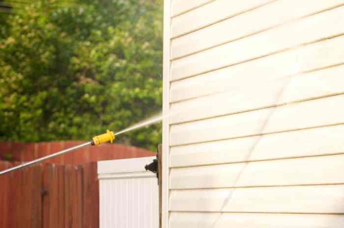 How to get deck stain off vinyl siding