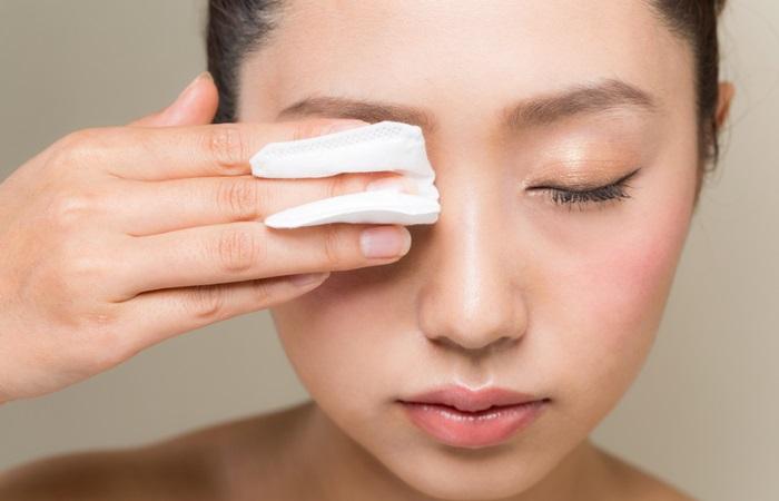 How to get eyelash glue off clothes