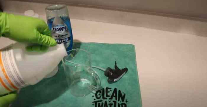 How to clean frosted glass