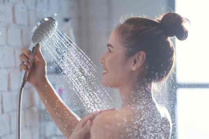 How long do you wait after tanning to shower
