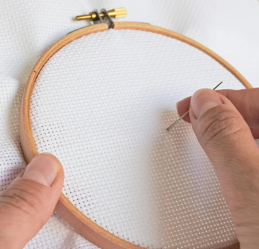 How to cross stitch on clothes