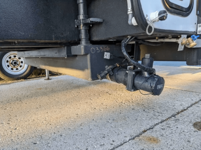 How to clean rv black water tank