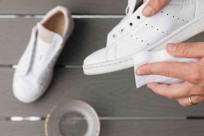 How to Clean White Shoe Soles – The Ultimate Guide