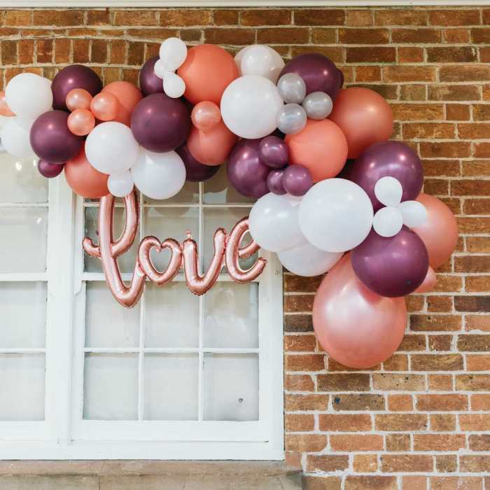 How to hang balloon arch on wall