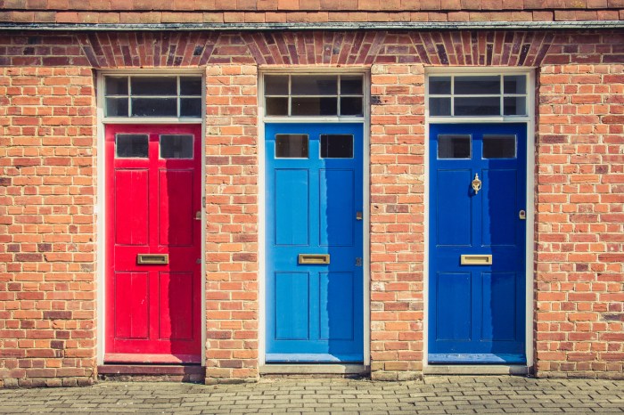 How to paint fiberglass door
