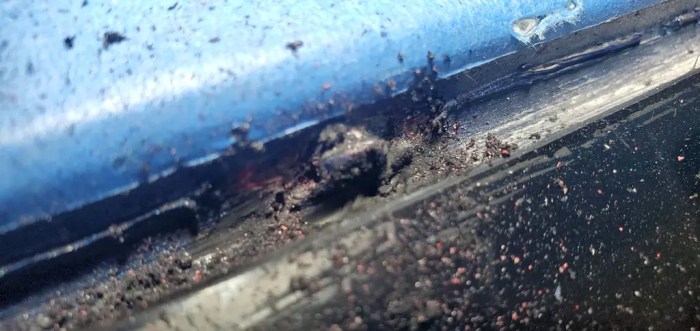 How long to leave tape on after windshield replacement
