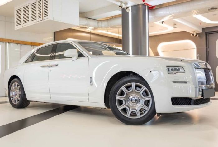 How much does it cost to rent a rolls royce