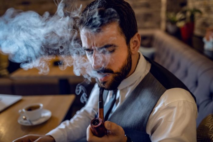 How to pack a tobacco pipe