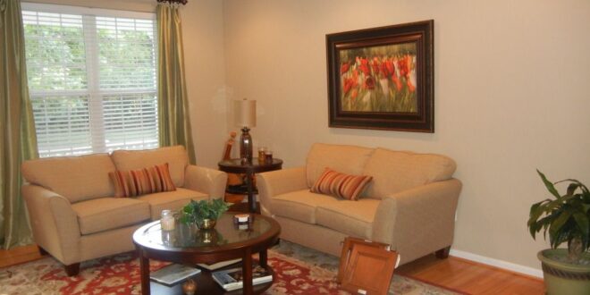 Maximize Your Small Living Room with the Perfect Loveseat: Style, Space, and Comfort