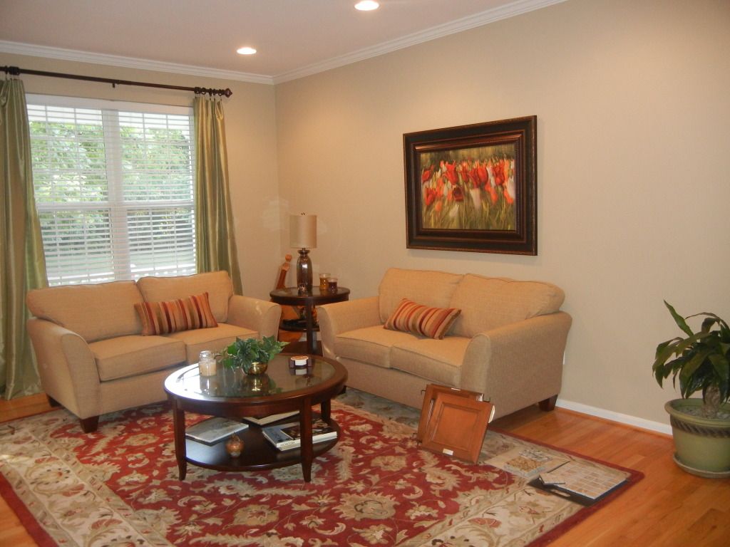 Maximize Your Small Living Room with the Perfect Loveseat: Style, Space, and Comfort