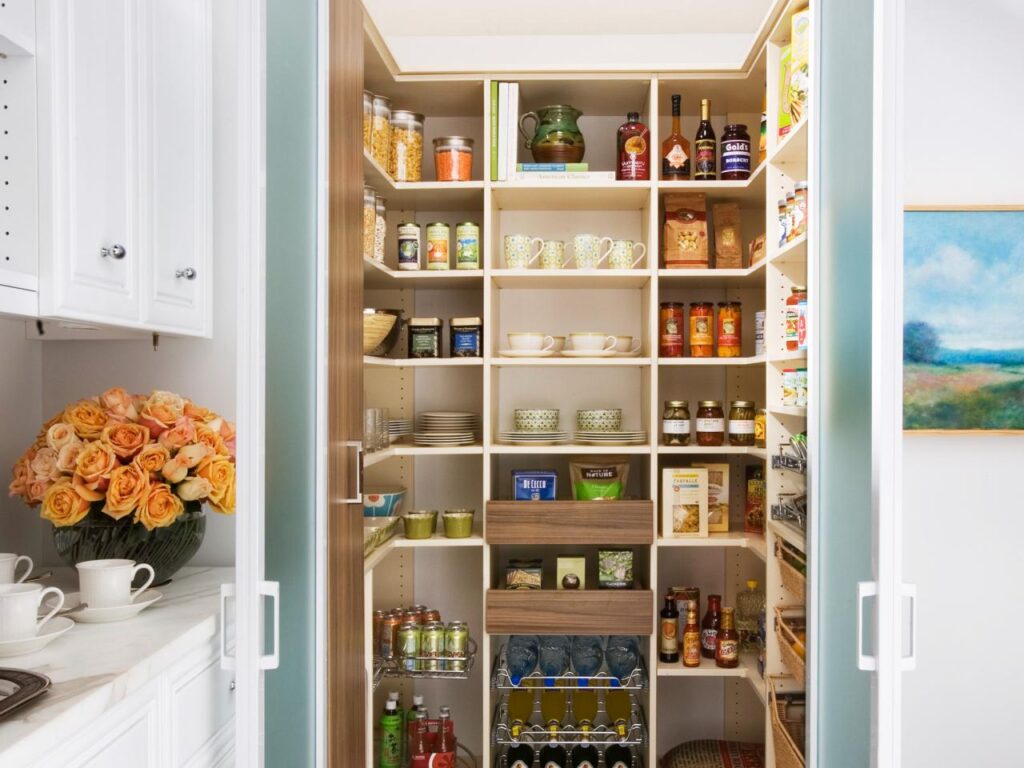 Walk-In Pantry Perfection: Maximizing Kitchen Storage with Clever Design & Organization