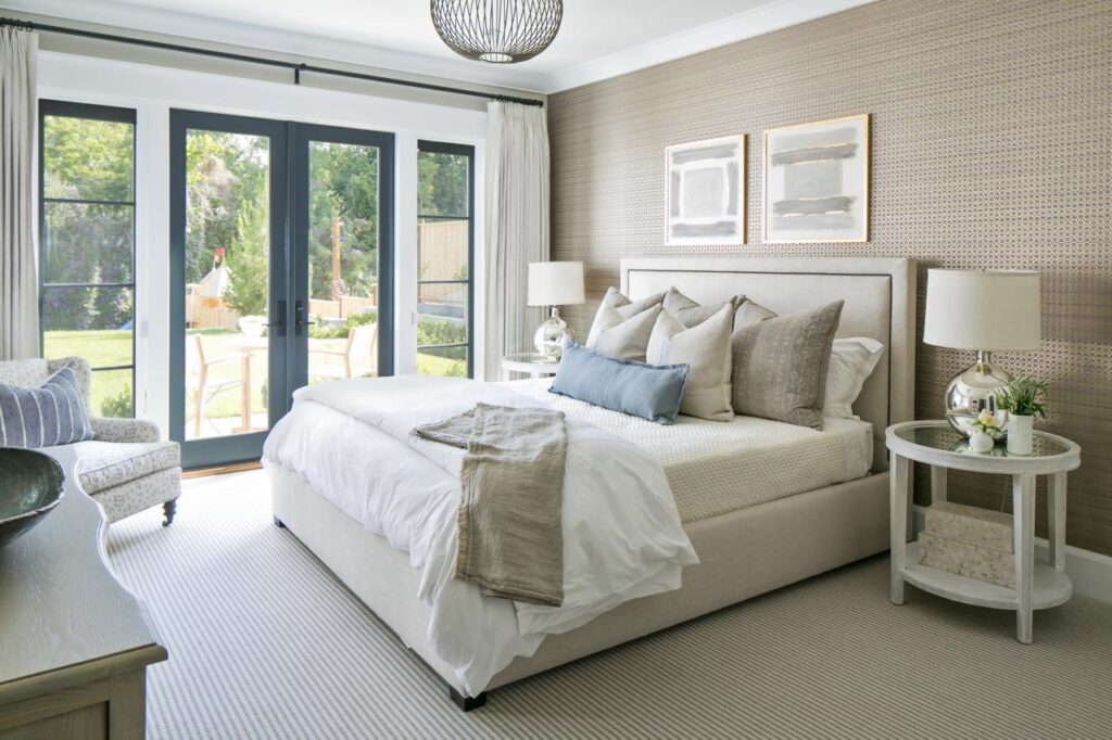 Bridging the Gap: Mastering the Art of Transitional Living Room Design