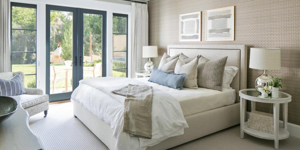 Bridging the Gap: Mastering the Art of Transitional Living Room Design