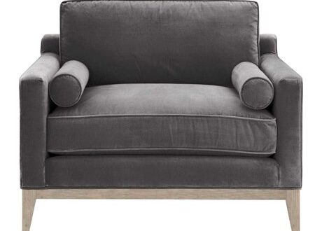The Ultimate Guide to Creating a Cozy Living Room with Club Chairs
