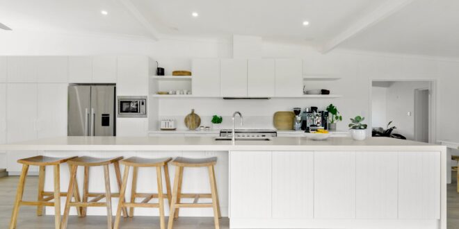 Coastal Kitchen Inspiration: Bringing the Breezy Beach Vibe Home