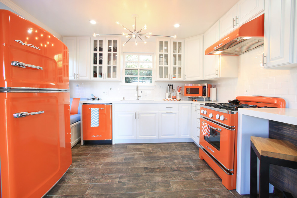 Timeless Charm: Designing a Vintage Appliance Kitchen Style That Captivates Timeless Charm: Designing a Vintage Appliance Kitchen Style That Captivates
